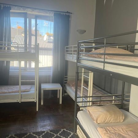 4 Couples & 4 Friends Hostel Krakow Bagian luar foto
