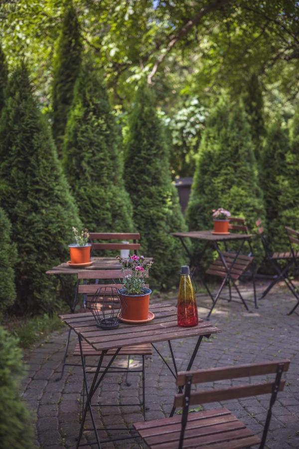 4 Couples & 4 Friends Hostel Krakow Bagian luar foto