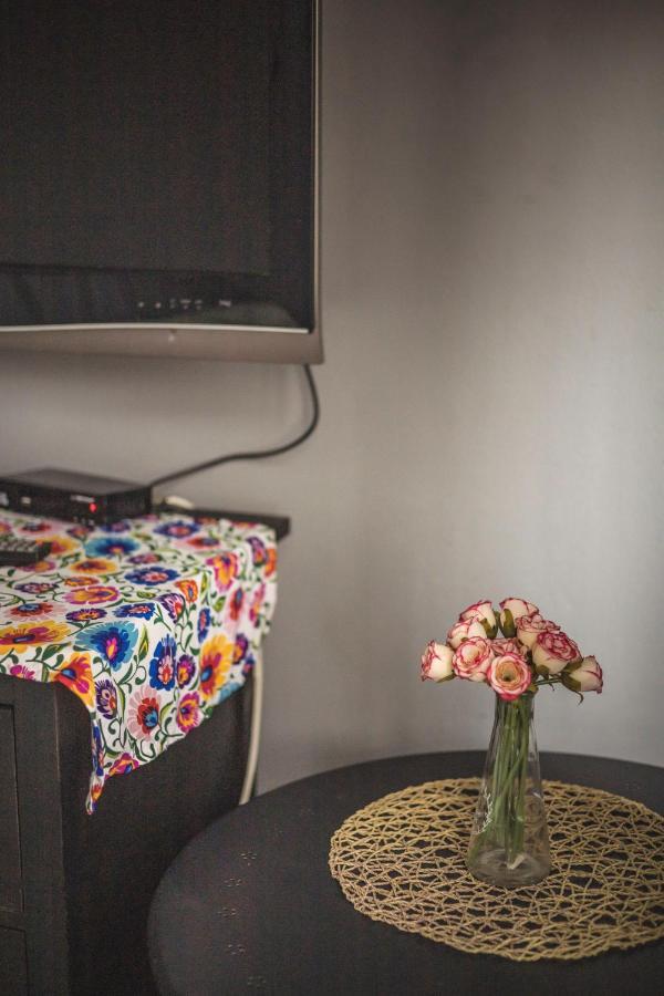 4 Couples & 4 Friends Hostel Krakow Bagian luar foto