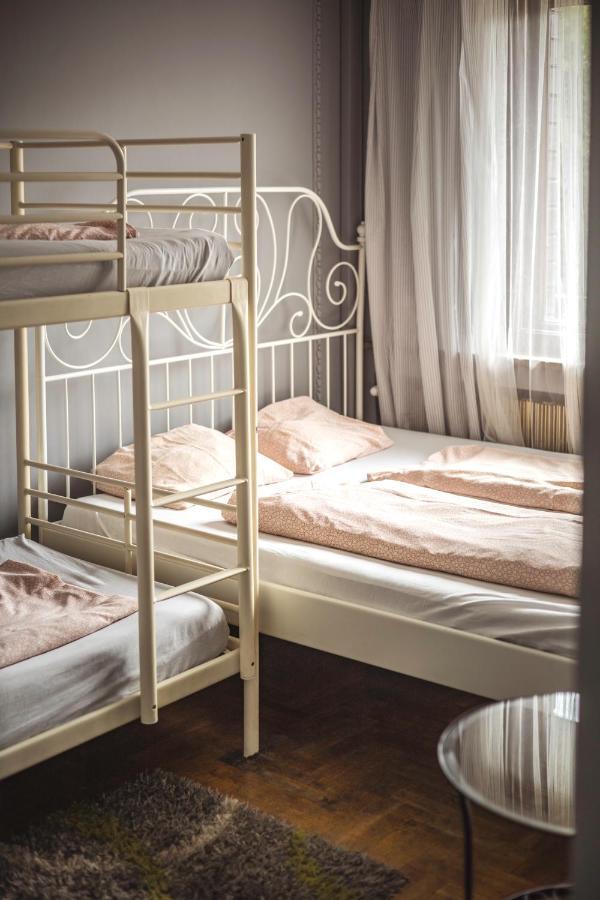 4 Couples & 4 Friends Hostel Krakow Bagian luar foto