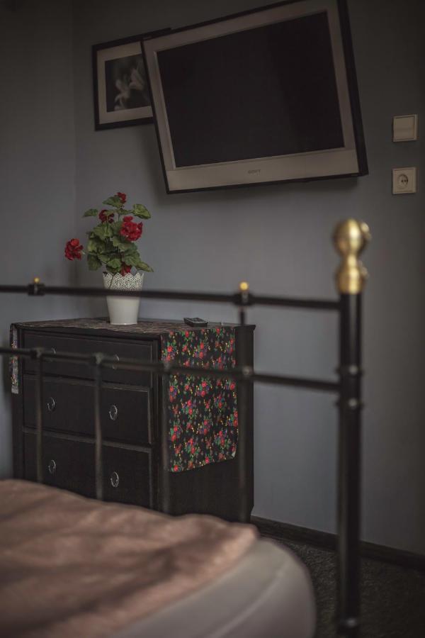 4 Couples & 4 Friends Hostel Krakow Bagian luar foto