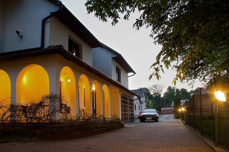 4 Couples & 4 Friends Hostel Krakow Bagian luar foto